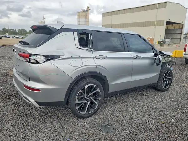 JA4J4VA8XRZ010788 — 2024 Mitsubishi Outlander, фото 3 с аукциона Copart, Передняя часть