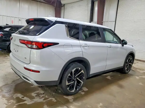 JA4J4VA84RZ048517 — 2024 Mitsubishi Outlander, фото 3 с аукциона Copart, Боковая часть
