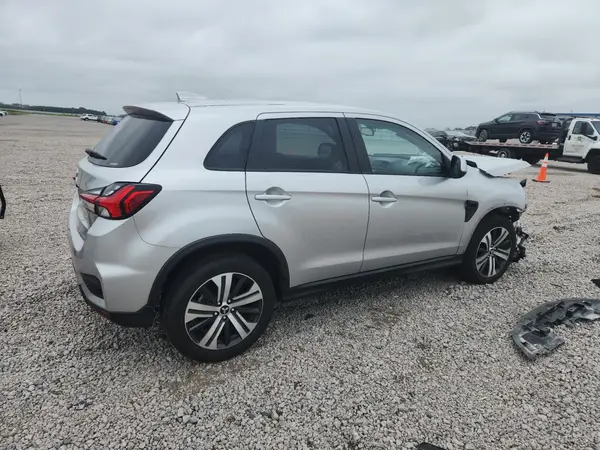 JA4ARUAU7SU009027 — 2025 Mitsubishi Outlander, фото 3 с аукциона Copart, Передняя часть