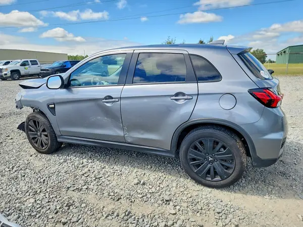 JA4ARUAUXSU013816 — 2025 Mitsubishi Outlander, фото 2 с аукциона Copart, Передняя часть