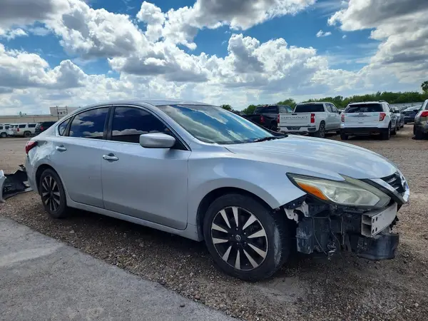 1N4AL3AP2JC208606 — 2018 Nissan Altima 2.5/S/SV/SL/SR, фото 4 с аукциона Copart 07.10.2026, Передняя часть