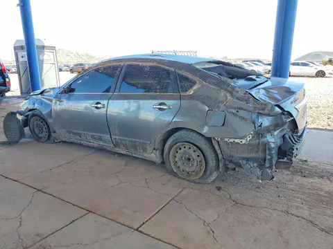 2015 Nissan Altima VIN 1N4AL3AP3FC133647 фото 2