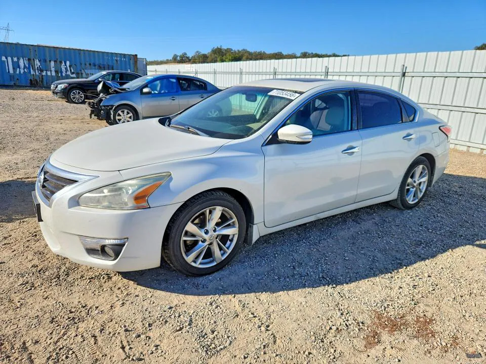 2015 Nissan Altima VIN 1N4AL3AP0FN381987 фото 1