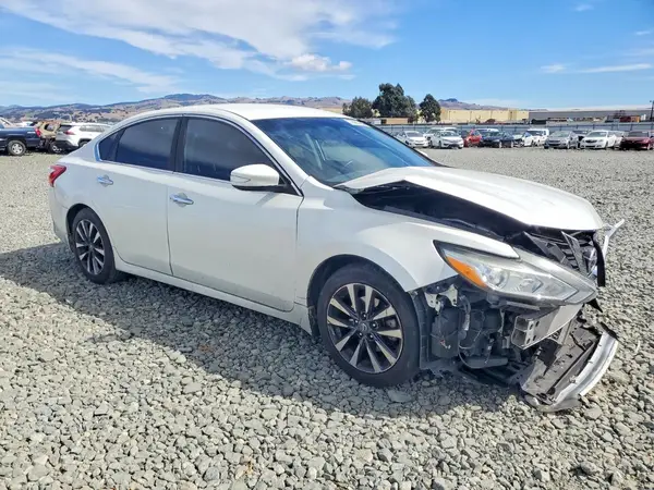 1N4AL3AP4GC178212 — 2016 Nissan Altima, фото 4 с аукциона Copart, Передняя часть