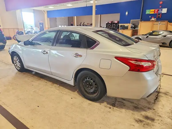 1N4AL3AP4HC229516 — 2017 Nissan Altima, фото 2 с аукциона Copart 08.10.2026, Передняя часть