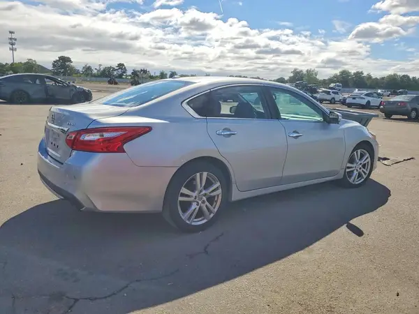 1N4BL3APXHC186370 — 2017 Nissan Altima, фото 3 с аукциона Copart 30.09.2026, Передняя часть