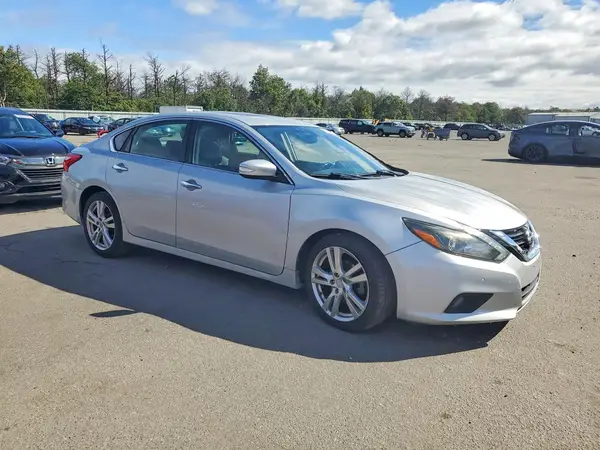 1N4BL3APXHC186370 — 2017 Nissan Altima, фото 4 с аукциона Copart 30.09.2026, Передняя часть
