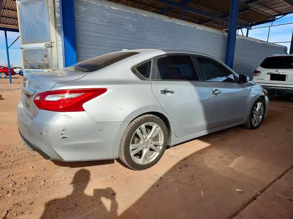1N4BL3AP0HC204049 — 2017 Nissan Altima, фото 3 с аукциона Copart 29.09.2026, Передняя часть