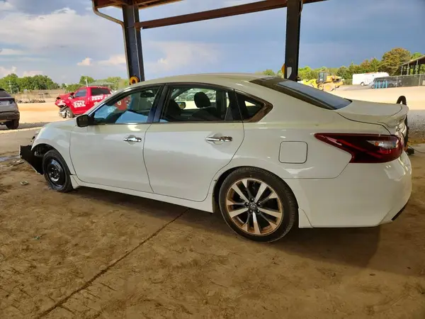 1N4AL3AP0HN352458 — 2017 Nissan Altima, фото 2 с аукциона Copart, Передняя часть