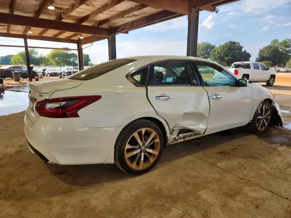 1N4AL3AP0HN352458 — 2017 Nissan Altima, фото 3 с аукциона Copart, Передняя часть