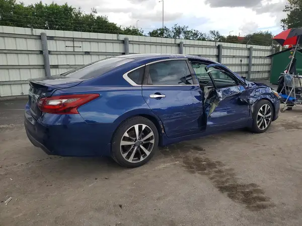 1N4AL3AP5HC492002 — 2017 Nissan Altima, фото 3 с аукциона Copart 05.10.2026, Боковая часть