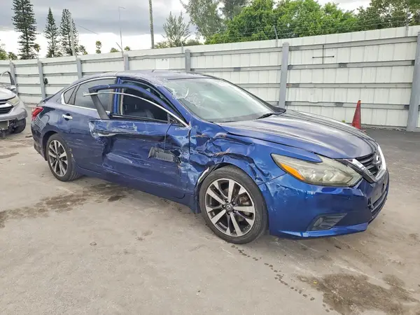 1N4AL3AP5HC492002 — 2017 Nissan Altima, фото 4 с аукциона Copart 05.10.2026, Боковая часть