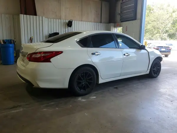 1N4AL3AP0HC203219 — 2017 Nissan Altima, фото 3 с аукциона Copart 28.09.2026, Передняя часть