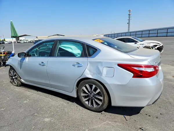 1N4AL3AP2HC140835 — 2017 Nissan Altima, фото 2 с аукциона Copart, Передняя часть
