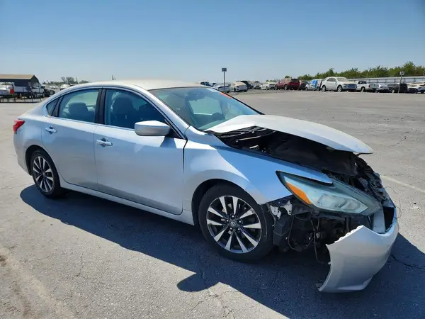 1N4AL3AP2HC140835 — 2017 Nissan Altima, фото 4 с аукциона Copart, Передняя часть