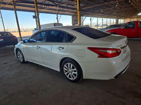 1N4AL3AP0HN312669 — 2017 Nissan Altima, фото 2 с аукциона Copart 14.10.2026, Мелкие вмятины и царапины