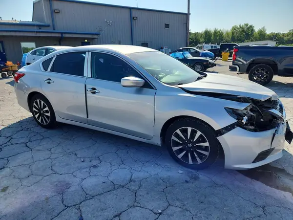 1N4AL3AP5JC234830 — 2018 Nissan Altima, фото 4 с аукциона Copart, Передняя часть