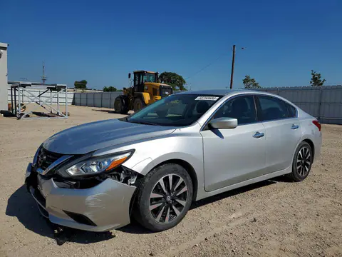 1N4AL3AP0JC264527 — 2018 Nissan Altima, Передняя часть, фото до ремонта