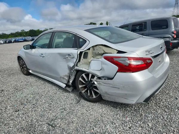 1N4AL3AP1JC122929 — 2018 Nissan Altima, фото 2 с аукциона Copart, Боковая часть
