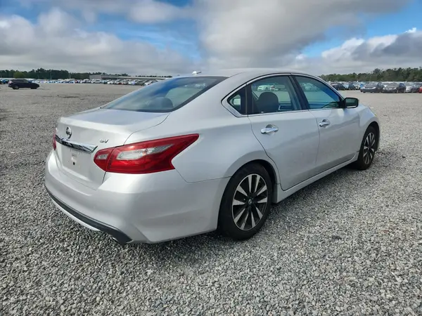 1N4AL3AP1JC122929 — 2018 Nissan Altima, фото 3 с аукциона Copart, Боковая часть