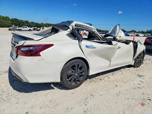 1N4AL3AP9JC159873 — 2018 Nissan Altima, фото 3 с аукциона Copart 07.10.2026, Повреждения со всех сторон