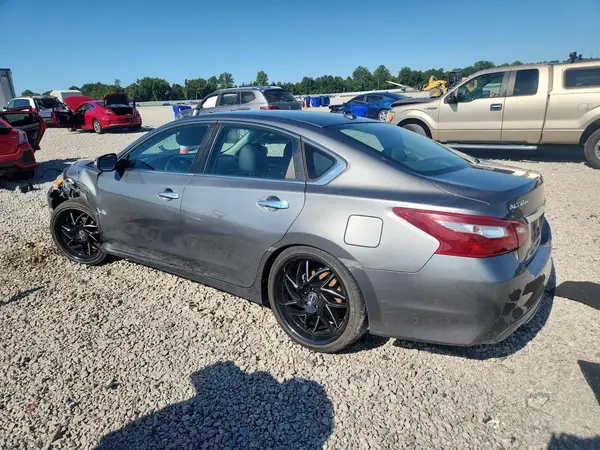 1N4AL3AP8JC164143 — 2018 Nissan Altima, фото 2 с аукциона Copart, Боковая часть