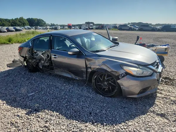 1N4AL3AP8JC164143 — 2018 Nissan Altima, фото 4 с аукциона Copart, Боковая часть