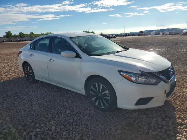 1N4AL3AP3JC209280 — 2018 Nissan Altima, фото 4 с аукциона Copart, Мелкие вмятины и царапины