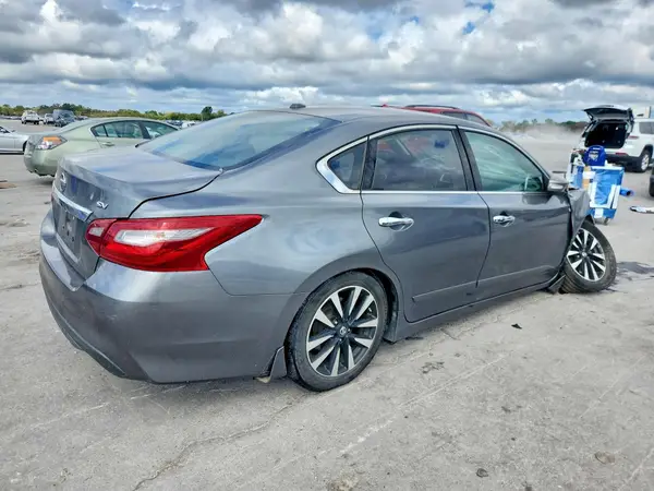1N4AL3AP9JC137663 — 2018 Nissan Altima, фото 3 с аукциона Copart, Передняя часть