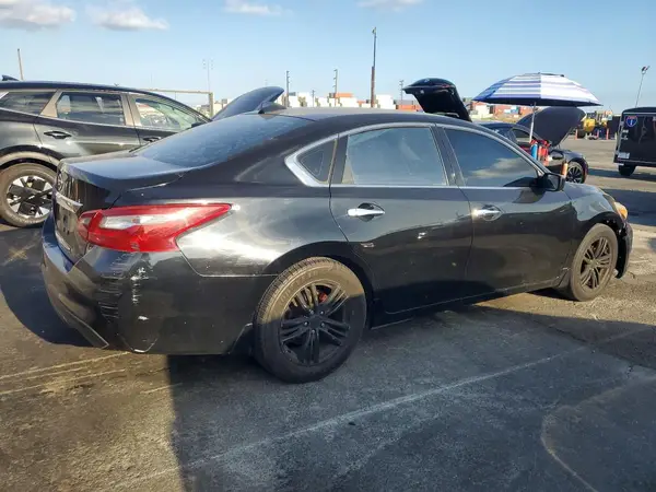 1N4AL3AP7JC154929 — 2018 Nissan Altima, фото 3 с аукциона Copart 30.09.2026, Вандализм