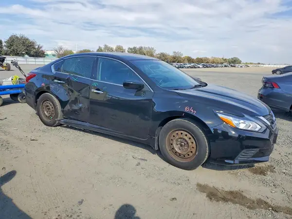 1N4AL3AP0JC180126 — 2018 Nissan Altima, фото 4 с аукциона Copart 29.09.2026, Боковая часть