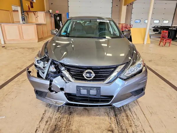 1N4AL3AP9JC478948 — 2018 Nissan Altima, фото 4 с аукциона Copart, Передняя часть