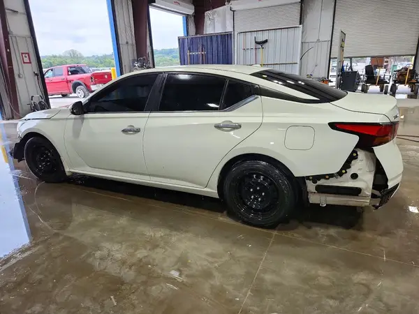 1N4BL4BV2KC209859 — 2019 Nissan Altima, фото 2 с аукциона Copart, Боковая часть