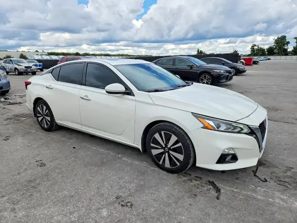1N4BL4DV5KC137018 — 2019 Nissan Altima, фото 4 с аукциона Copart 13.10.2026, Мелкие вмятины и царапины