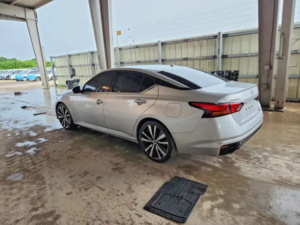 1N4BL4EV1KC204714 — 2019 Nissan Altima, фото 2 с аукциона Copart 02.10.2026, Мелкие вмятины и царапины