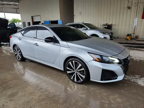 1N4BL4EV1KC204714 — 2019 Nissan Altima, фото 4 с аукциона Copart 02.10.2026, Мелкие вмятины и царапины