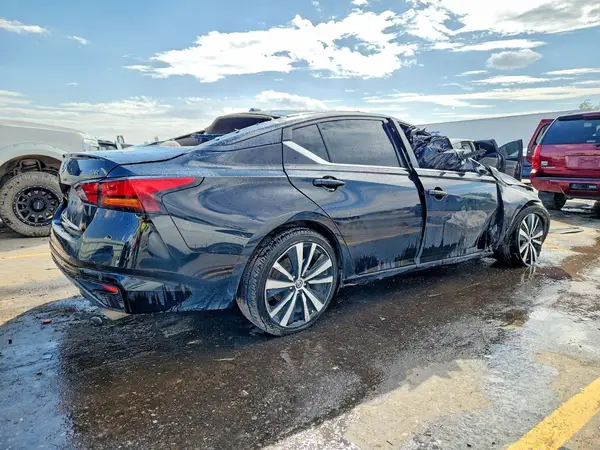 1N4BL4CV6MN406779 — 2021 Nissan Altima, фото 3 с аукциона Copart, Опрокидывание