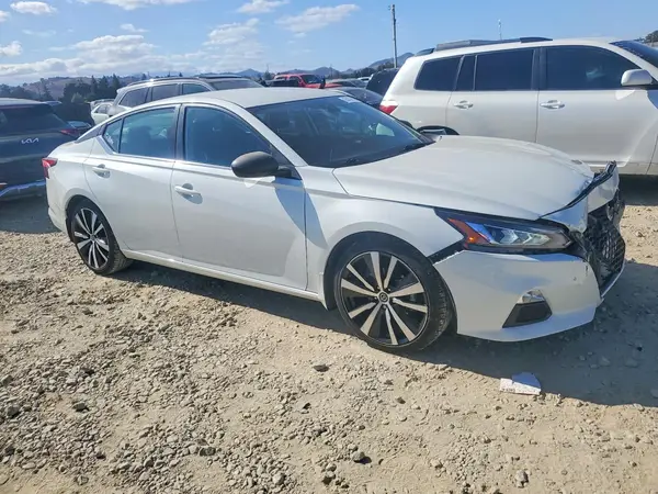 1N4BL4CV6MN315978 — 2021 Nissan Altima, фото 4 с аукциона Copart, Передняя часть