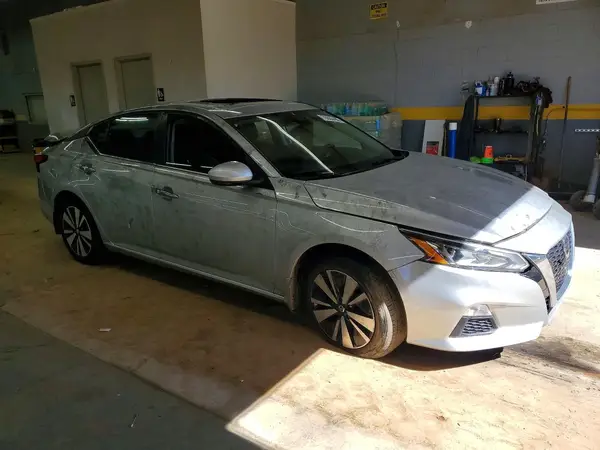 1N4BL4DW1NN305612 — 2022 Nissan Altima, фото 4 с аукциона Copart 14.10.2026, Вандализм