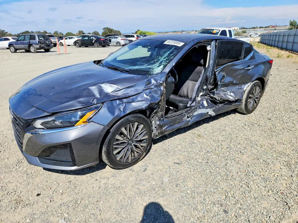 2023 Nissan Altima VIN 1N4BL4DWXPN353130 фото 1