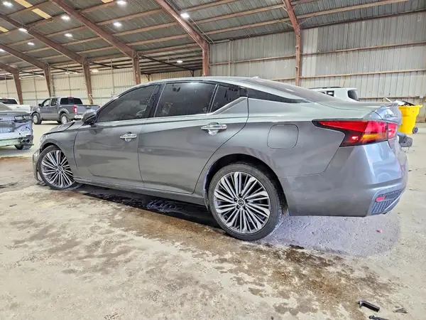 1N4BL4EV3PN410340 — 2023 Nissan Altima, фото 2 с аукциона Copart, Передняя часть