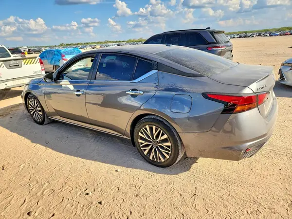 1N4BL4DV9PN375966 — 2023 Nissan Altima, фото 2 с аукциона Copart, Град