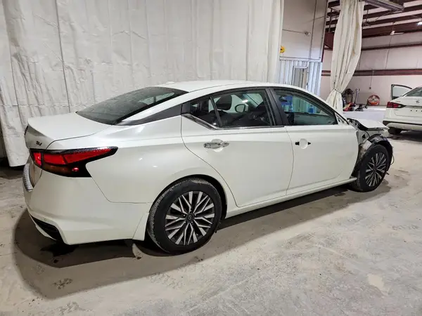 1N4BL4DV3PN424451 — 2023 Nissan Altima, фото 3 с аукциона Copart 05.10.2026, Боковая часть