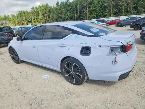1N4BL4CV2RN385033 — 2024 Nissan Altima, фото 2 с аукциона Copart 06.10.2026, Вандализм