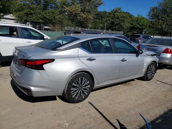 1N4BL4DV9RN429401 — 2024 Nissan Altima, фото 3 с аукциона Copart, Передняя часть