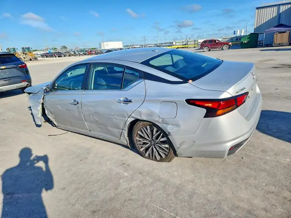 1N4BL4DV4RN326645 — 2024 Nissan Altima, фото 2 с аукциона Copart, Передняя часть
