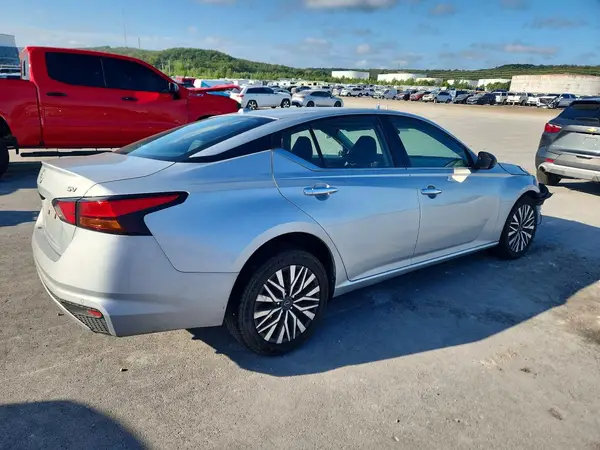 1N4BL4DV4RN326645 — 2024 Nissan Altima, фото 3 с аукциона Copart, Передняя часть