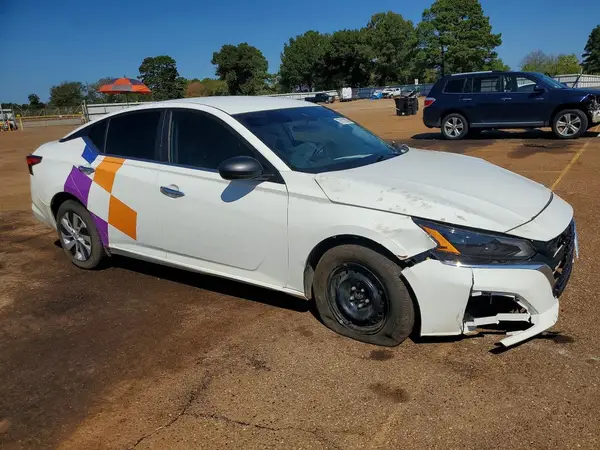 1N4BL4BV0RN388031 — 2024 Nissan Altima, фото 4 с аукциона Copart, Передняя часть