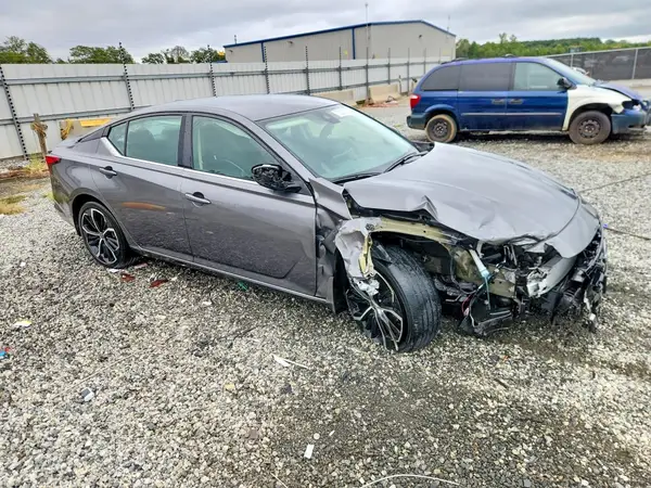 1N4BL4CW1RN411789 — 2024 Nissan Altima, фото 4 с аукциона Copart, Передняя часть
