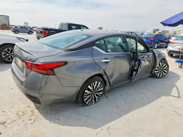 1N4BL4DV6RN366192 — 2024 Nissan Altima, фото 3 с аукциона Copart, Боковая часть